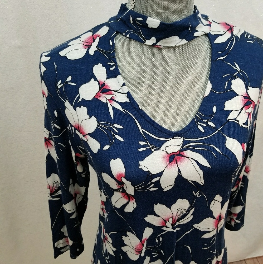 🎀3/$25 Madison Leigh Floral Choker Dress - Picture 2 of 6